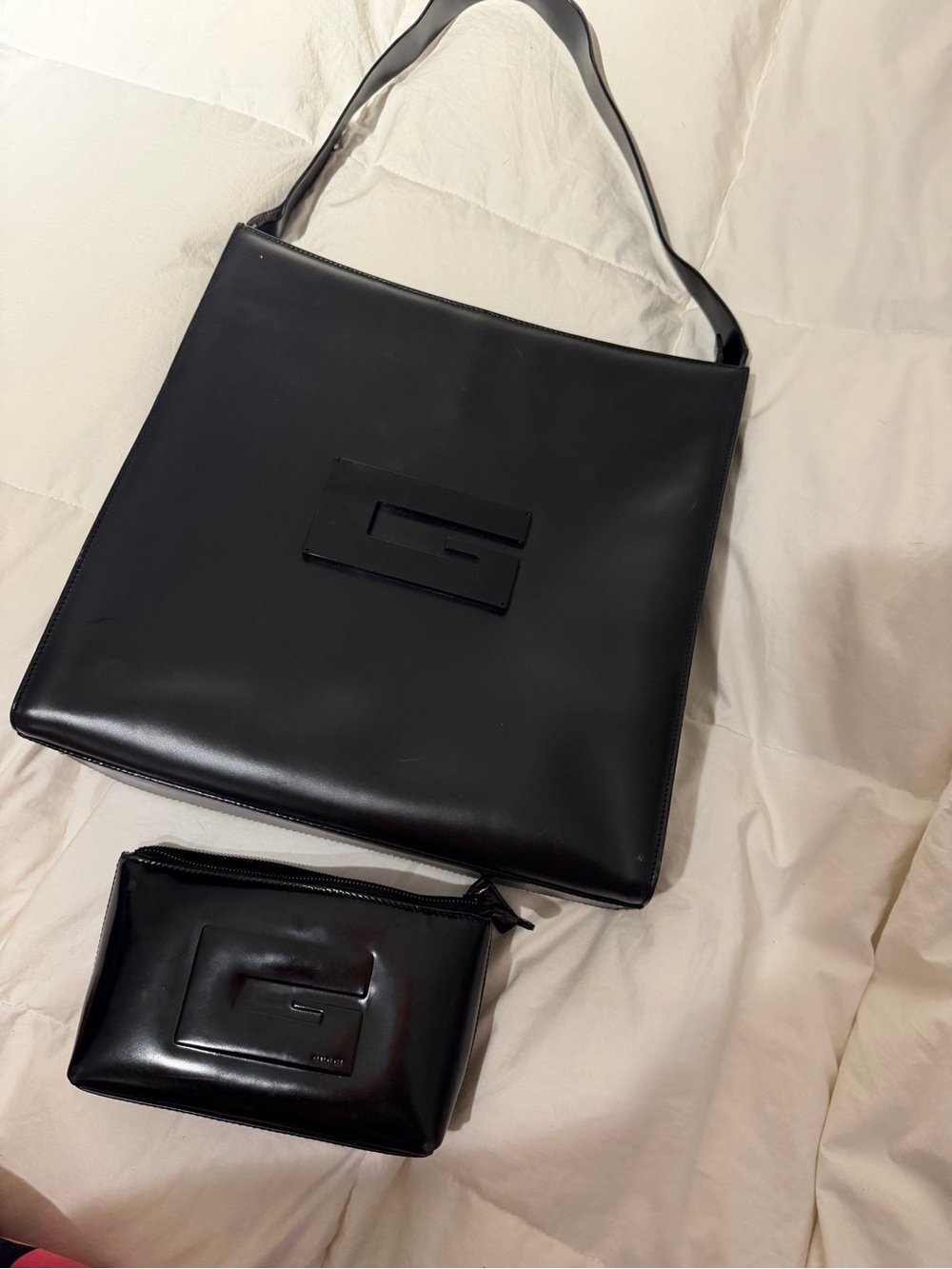 Gucci shoulder bag with matching pouch